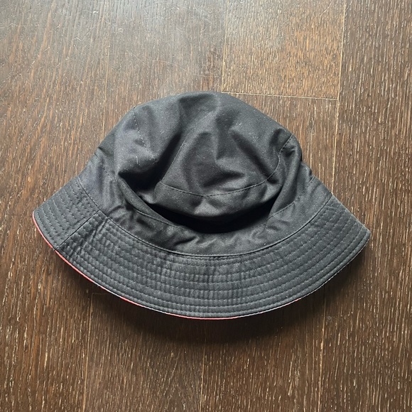 Miami Heat NBA Red/Black Reversible Bucket Hat #35 - Picture 2 of 5